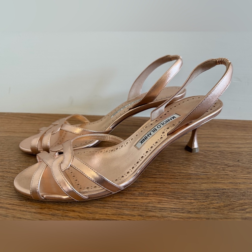Manolo Blahnik Metallic Rose Gold Strappy Sandals 38 8